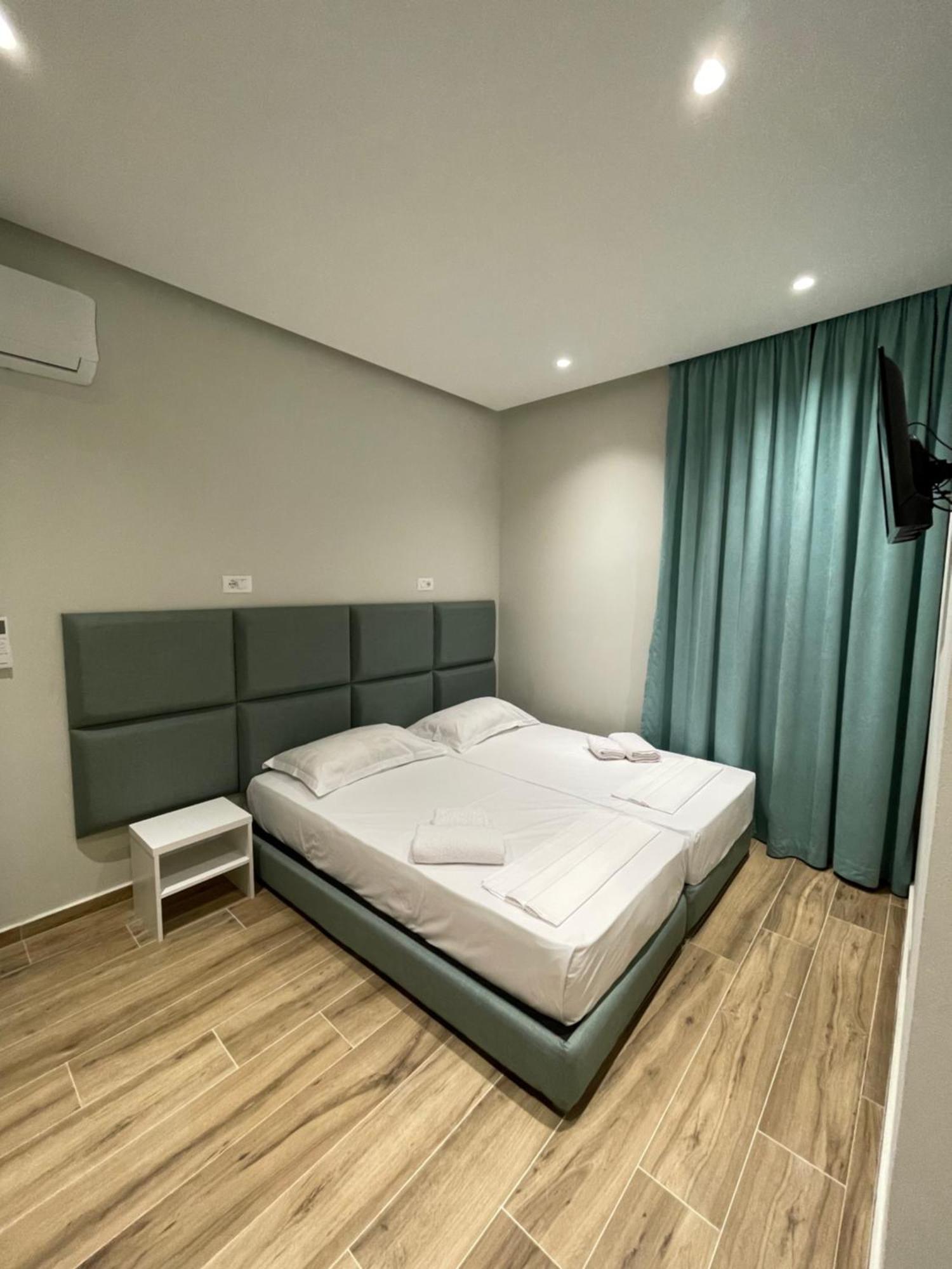 Hotel Rai Саранда Екстер'єр фото