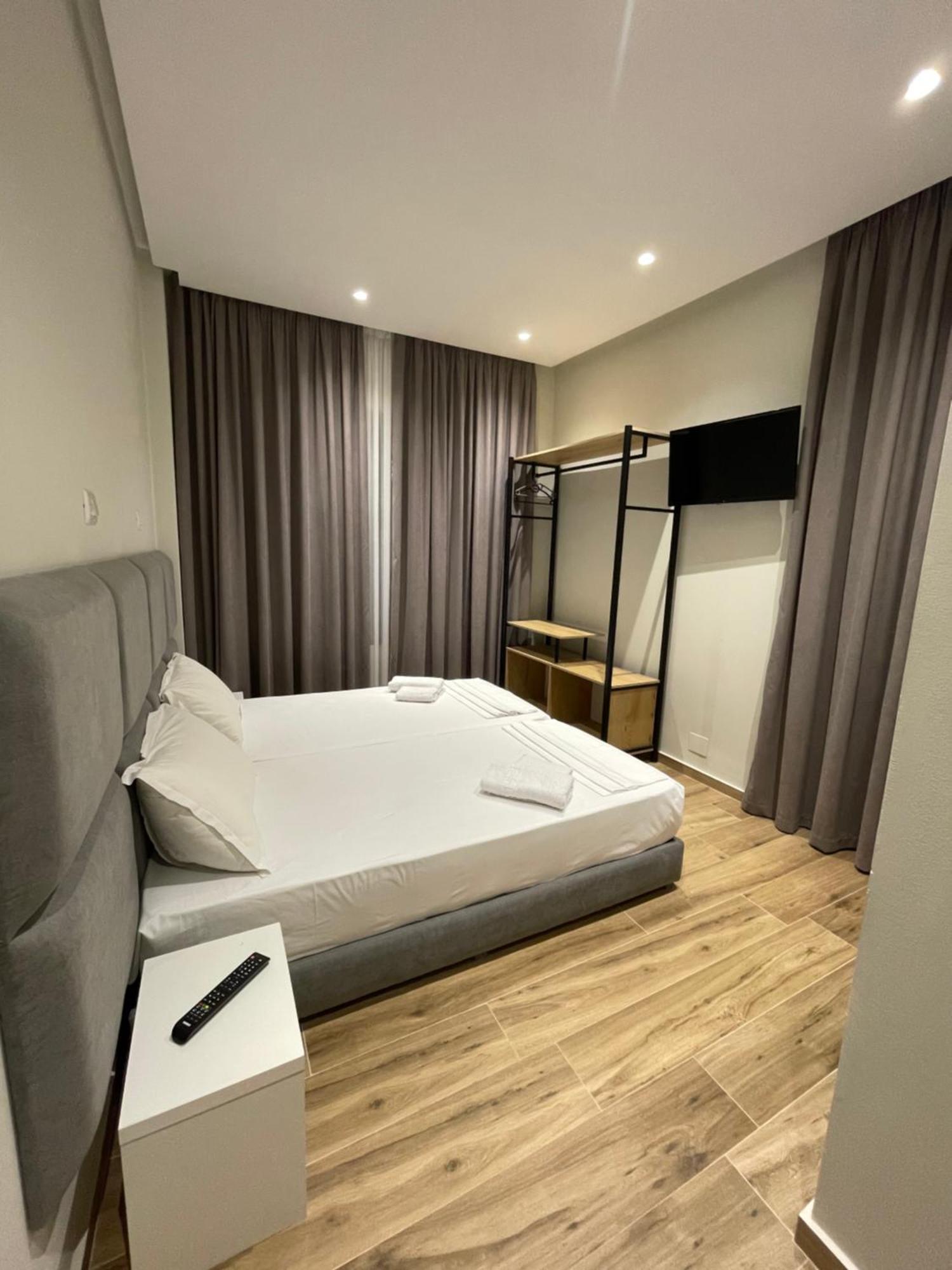 Hotel Rai Саранда Екстер'єр фото